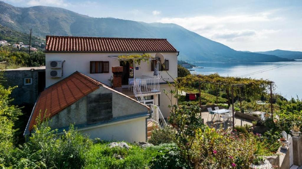 Fontana Guest house 3*